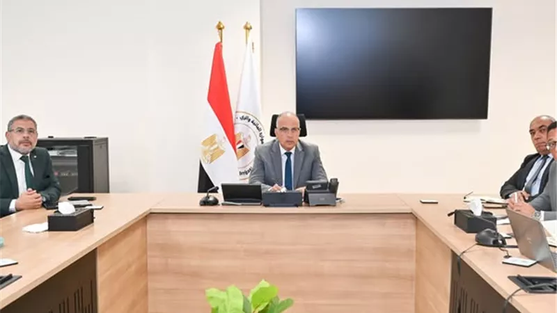 وزير الري يوجه باتخاذ الإجراءات القانونية بشأن الآبار الجوفية المخالفة