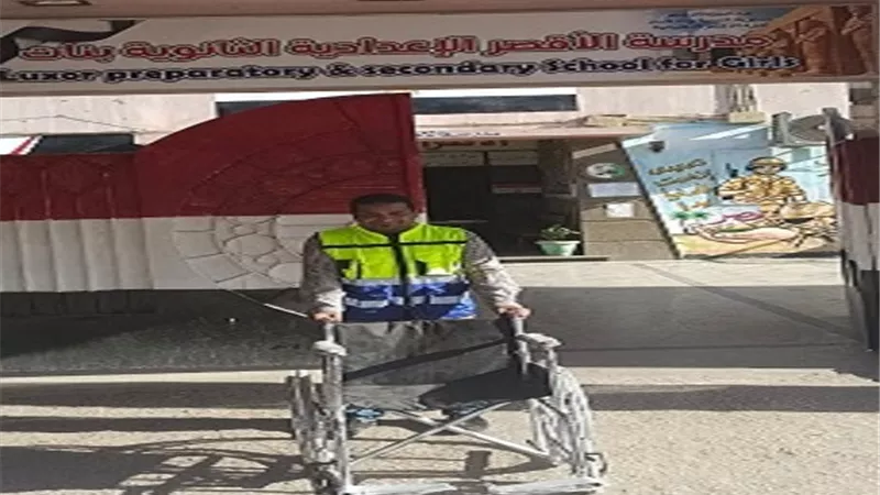رئيس مدينة الأقصر يتابع جاهزية اللجان الانتخابية