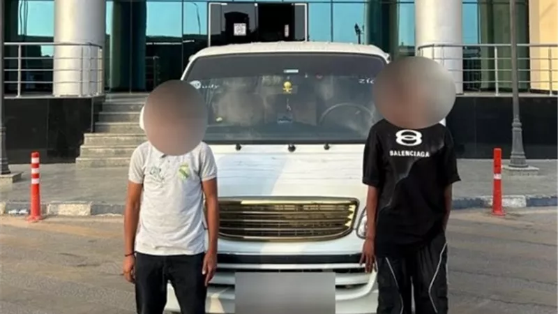 ضبط سائق وطالب تناولا المخدرات داخل ميكروباص بالجيزة