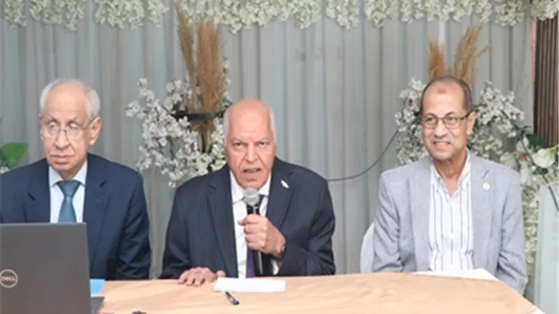 نقيب المعلمين يفتتح أولى دورات 