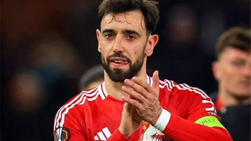 فيرنانديز يحسم موقفه النهائي مع مانشستر يونايتد