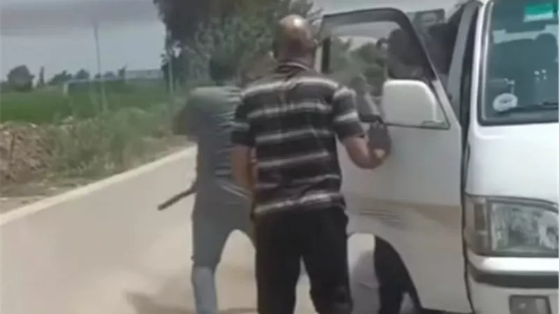 ملابسات محاولة تعدى سائق ميكروباص على راكب بقطعة حديدية بالغربية