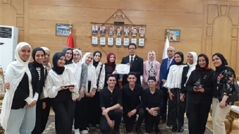 رئيس جامعة بنها يكرم الطلاب الفائزين في مسابقة مؤسسة Enactus