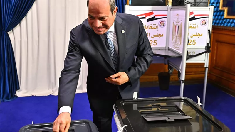 الرئيس السيسى يدلى بصوته فى انتخابات مجلس الشيوخ 2025