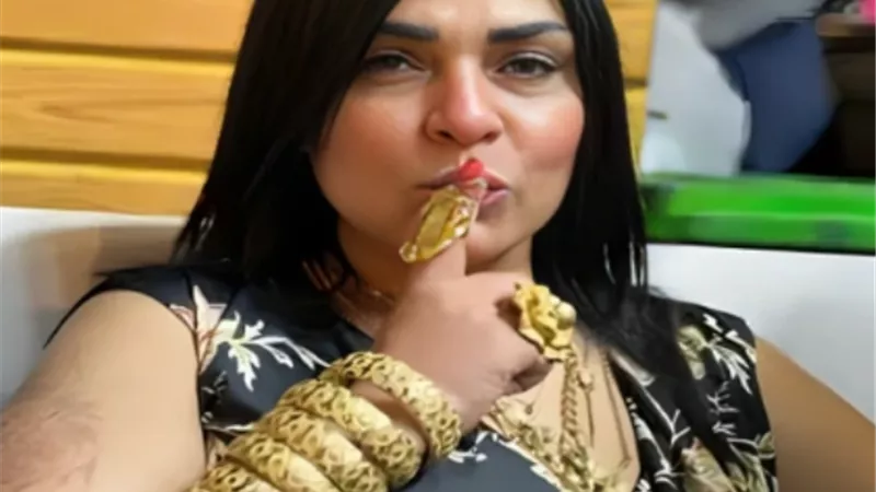 القبض على ليلى الشبح عقب بث مباشر داخل منزلها