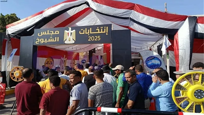 إقبال كثيف على مراكز الاقتراع بالغردقة في انتخابات مجلس الشيوخ
