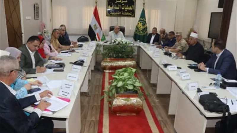 محافظ القليوبية يتابع انطلاق انتخابات مجلس الشيوخ من غرفة العمليات الرئيسية