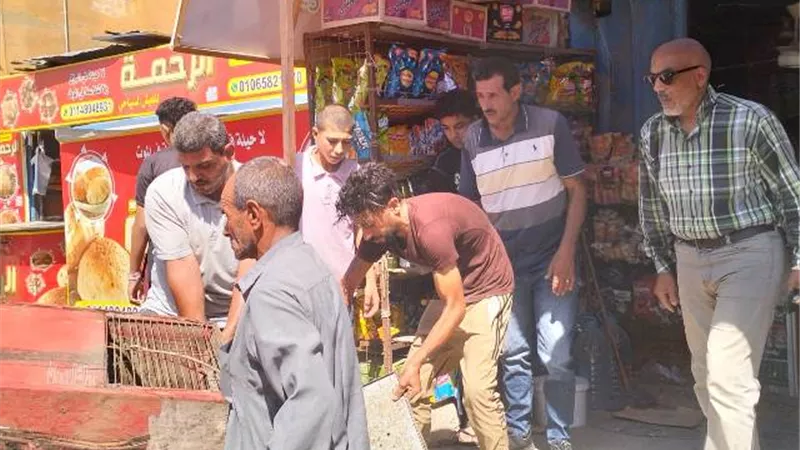 جهاز مدينة بدر يشن حملة مكبرة لإزالة الإشغالات فى الأحياء.. صور