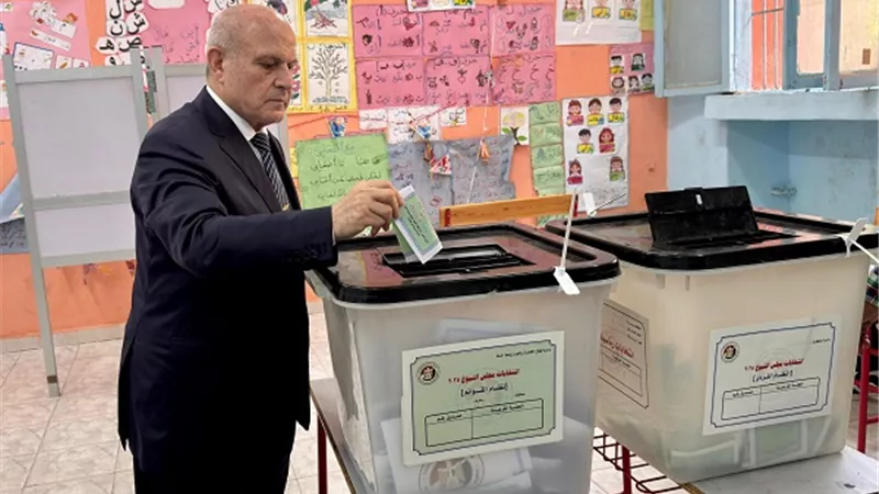 الشناوي يدلي بصوته ويشيد بدور أعضاء النيابة الإدارية