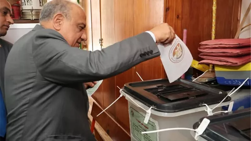وزير الكهرباء يدلي بصوته ويؤكد: تأمين كامل للتيار أثناء التصويت