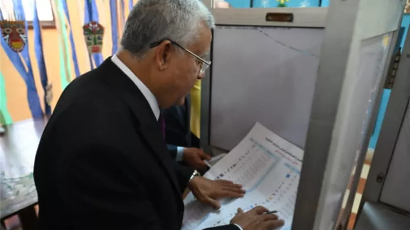 جبالي يدلي بصوته في انتخابات الشيوخ ويشيد بدور الهيئة الوطنية