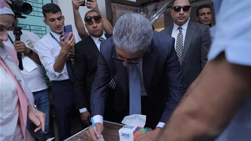 وزير السياحة والآثار يدلي بصوته ويدعو للمشاركة في انتخابات الشيوخ