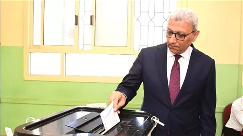 وكيل أول مجلس النواب يدلي بصوته في انتخابات مجلس الشيوخ