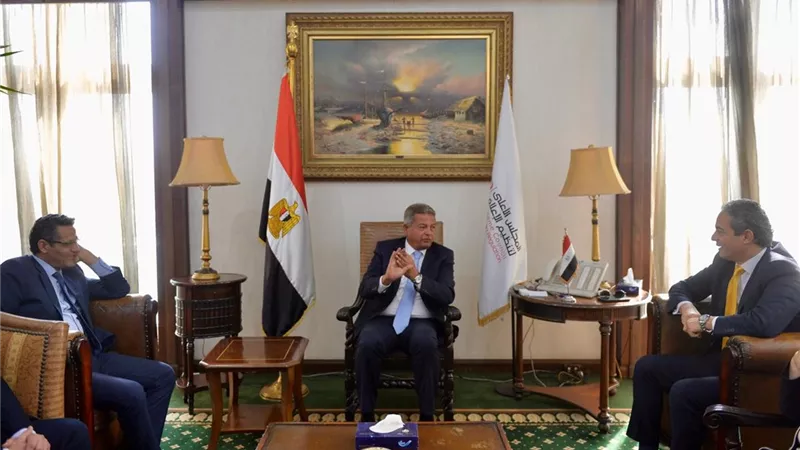 رئيس الأعلى للإعلام يعقد اجتماعًا مع نقيبي الإعلاميين والصحفيين ورئيس رابطة النقاد الرياضيين