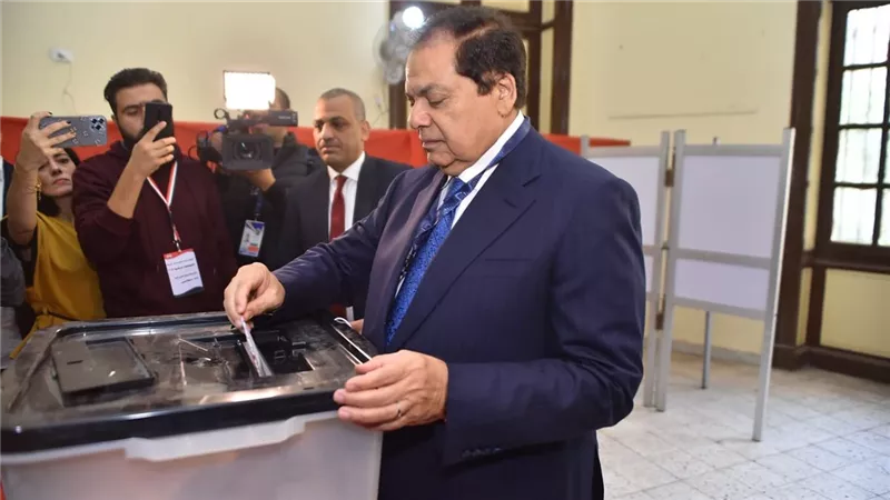 وكيل النواب يدلي بصوته في انتخابات مجلس الشيوخ