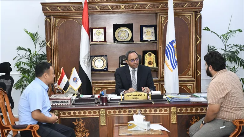 محافظ قنا يبحث مع وفدصيني فرص الاستثمار في مجالات الإنتاج الداجنى