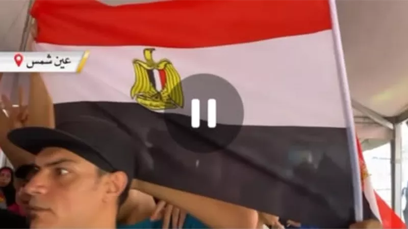 أعلام مصر تزين صفوف الناخبين أمام لجان انتخابات الشيوخ بعين شمس