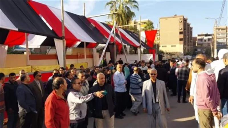 انتخابات الشيوخ .. زحام أمام لجنة فاطمة الزهراء بالإسماعيلية