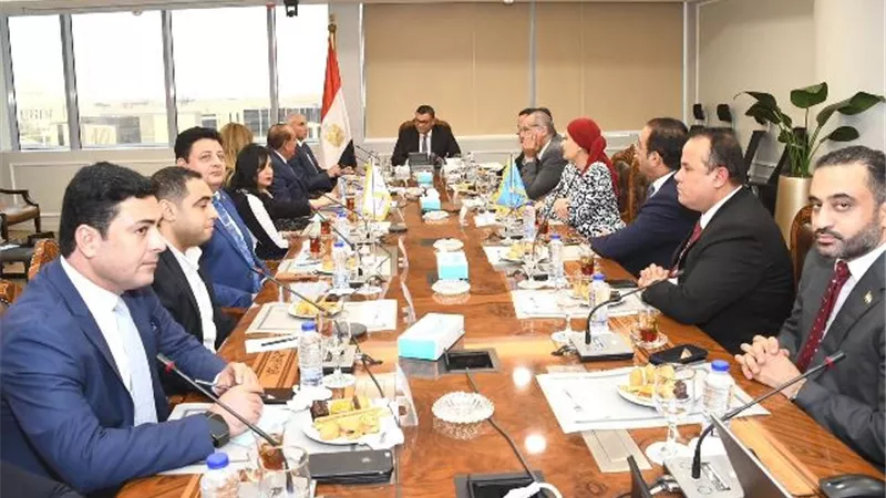 وزير الإسكان يلتقي وفدا من الجالية المصرية في الولايات المتحدة