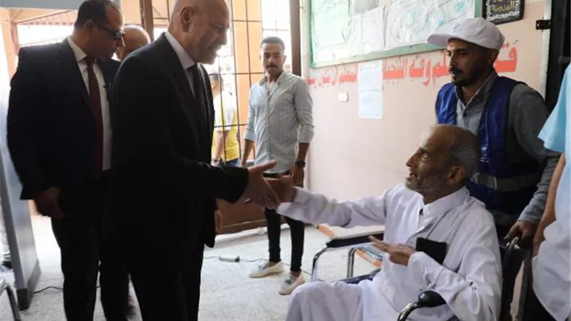 محافظ القاهرة يتفقد لجنة مدرسة تحيا مصر بالاسمرات
