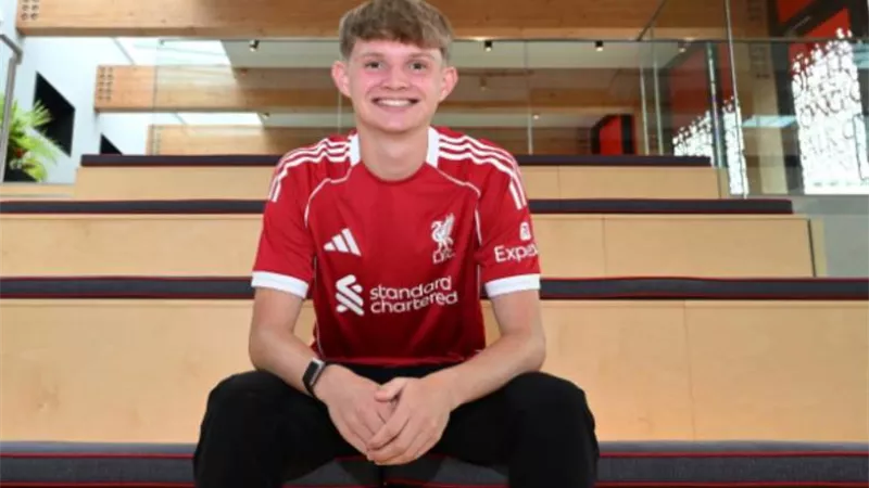 ليفربول يعلن رسميا التعاقد مع ويل رايت قادما من سالفورد سيتي