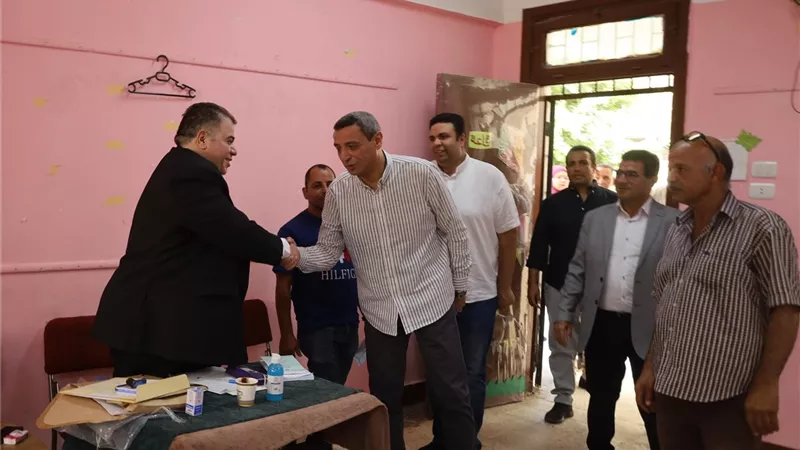 محافظ السويس يتفقد لجان انتخابات مجلس الشيوخ