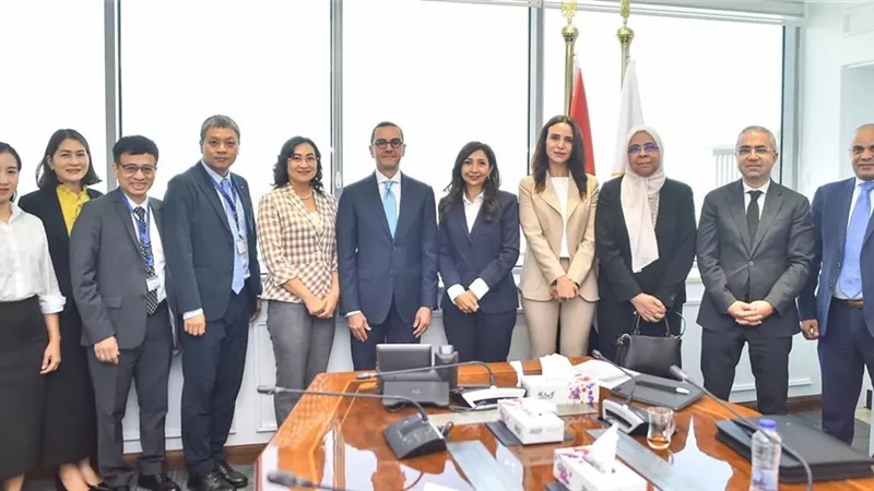وزير الاستثمار يستقبل نائبة وزير الصناعة والتجارة الفيتنامي