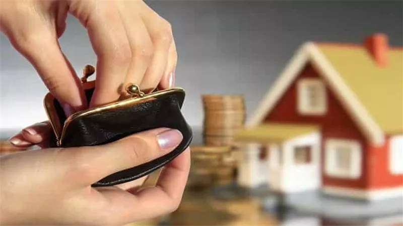 ما حكم الادخار من مصروف البيت دون إذن الزوج؟.. عضو بمركز الأزهر تجيب