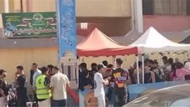الناخبون يواصلون التوافد على لجان الوراق