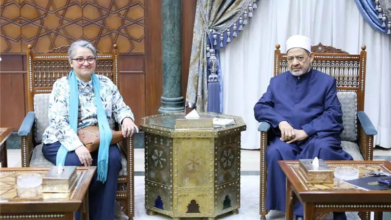 شيخ الأزهر يدعو لثقافة القراءة ونشر كنوز الإصدارات الإسلامية
