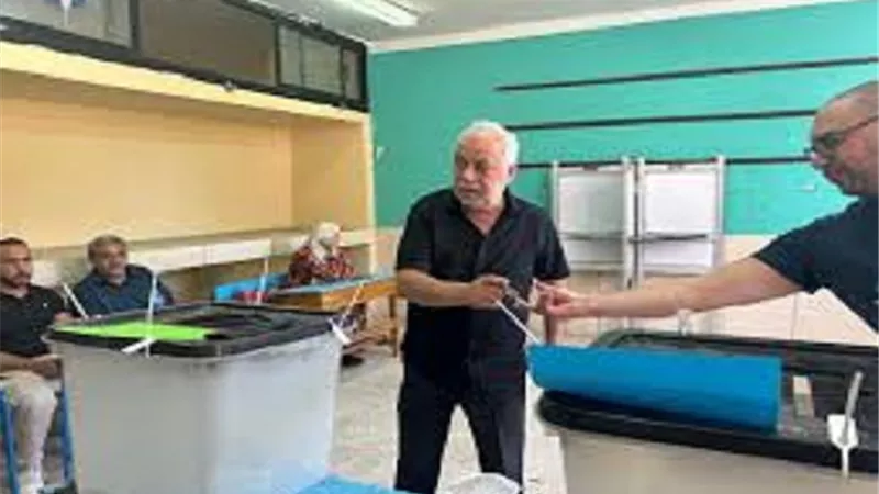 بالصور.. نقيب الممثلين يدلي بصوته في انتخابات مجلس الشيوخ