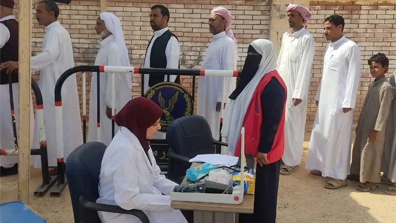 الفرق الطبية تقدم خدمات المبادرات الرئاسية 100 يوم صحة