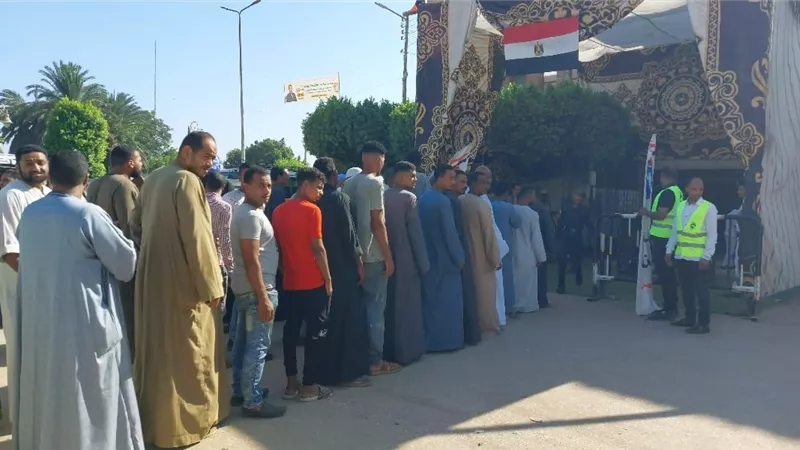 إقبال كبير من المواطنين فى اليوم الثانى لانتخابات الشيوخ بإسنا