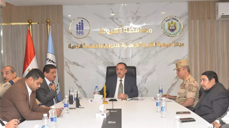 محافظ أسيوط يطمئن على انتظام لجان انتخابات مجلس الشيوخ