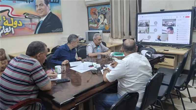 وكيل وزارة التعليم بأسيوط يشارك بمسيرة حاشدة للمعلمين بمنفلوط