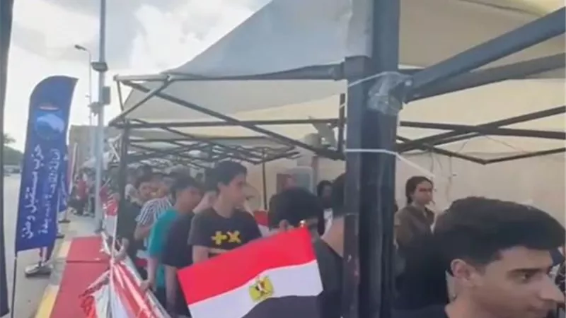 الناخبون يصطفون أمام لجان القطامية للمشاركة بانتخابات الشيوخ