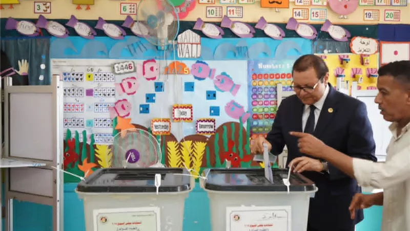 رئيس الرقابة الصحية يدلي بصوته بانتخابات مجلس الشيوخ ٢٠٢٥