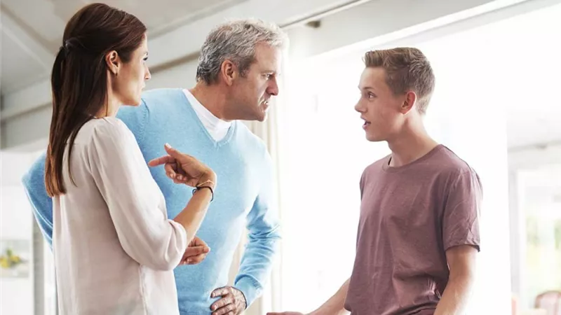 كيف تتعامل مع كذب المراهق؟ .. خطوات عملية لبناء الثقة