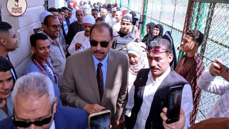 محافظ سوهاج يتفقد لجان انتخابات الشيوخ بطهطا والمراغة