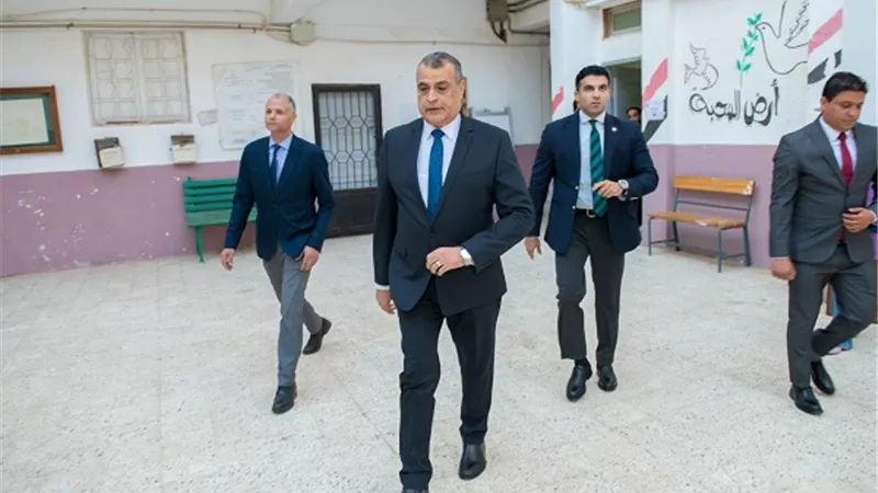 وزير الدولة للإنتاج الحربي يدلي بصوته في انتخابات مجلس الشيوخ