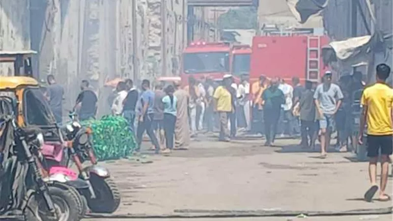 النيابة تحقق فى حريق مخزن بلاستيك بمينا البصل
