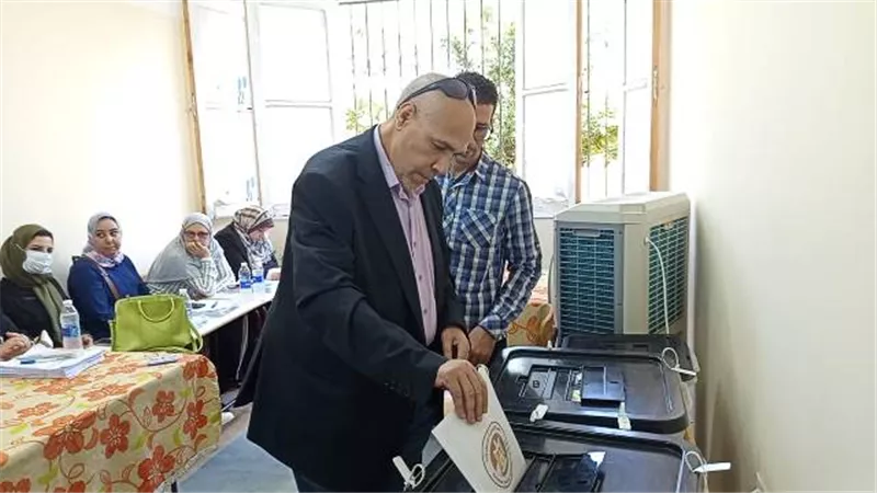 رئيس مجلس أمناء الشروق يدلى بصوته ويتفقد لجان انتخاب الشيوخ 2025 فيديو