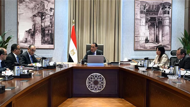 مدبولى يتابع الموقف التنفيذي لمشروع تطوير صناعة الغزل والنسيج