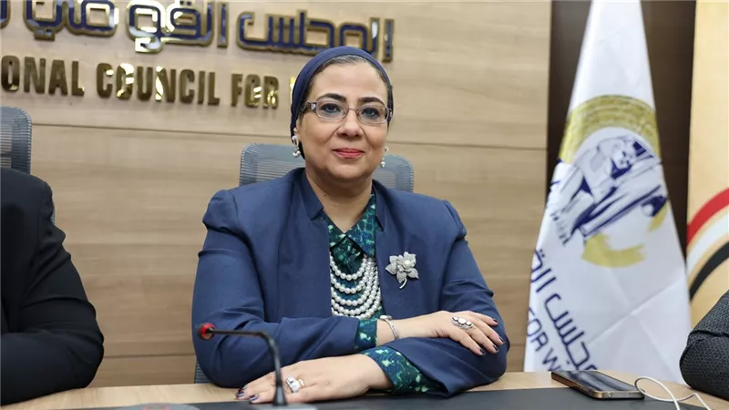 رئيسة القومي للمرأة تتابع سير العملية الانتخابية بغرفة العمليات المركزية بسوهاج
