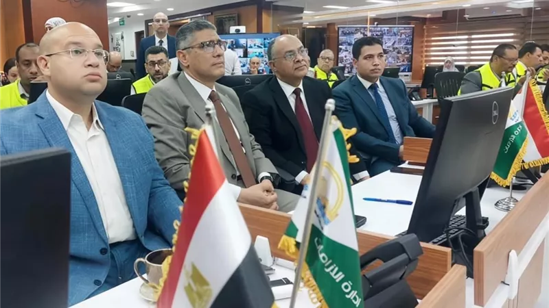 محافظ الجيزة يتابع عمليات فتح جميع اللجان الانتخابية