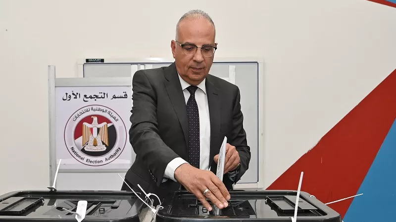 وزير الموارد المائية والري يدلي بصوته في انتخابات مجلس الشيوخ ٢٠٢٥