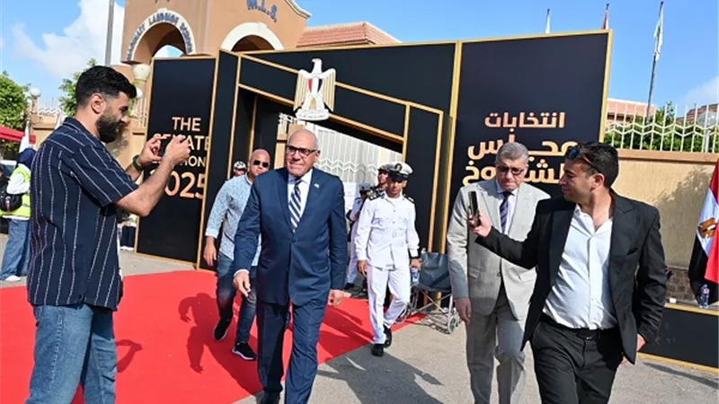 رئيس الهيئة العربية للتصنيع يدلي بصوته في انتخابات مجلس الشيوخ