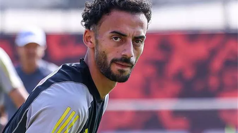 نجم الأهلي السابق يهاجم أحمد عبد القادر