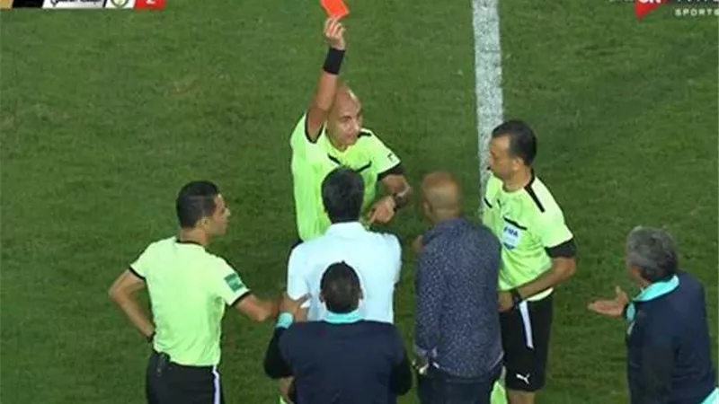 حصل في الخارج.. شاهد تعليق محمد عادل على عرض الرشاوي خلال مسيرته