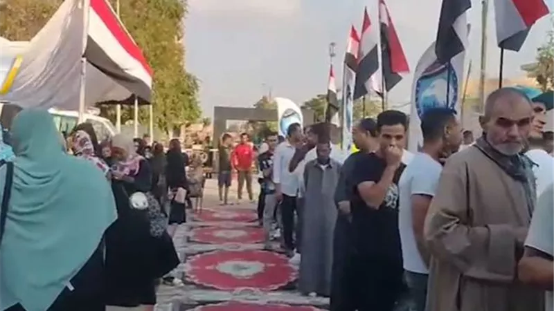 طوابير الناخبين أمام لجان البساتين للمشاركة بانتخابات الشيوخ